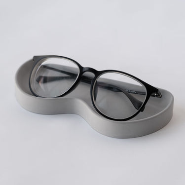 Abgerundeter Brillenhalter – Grau