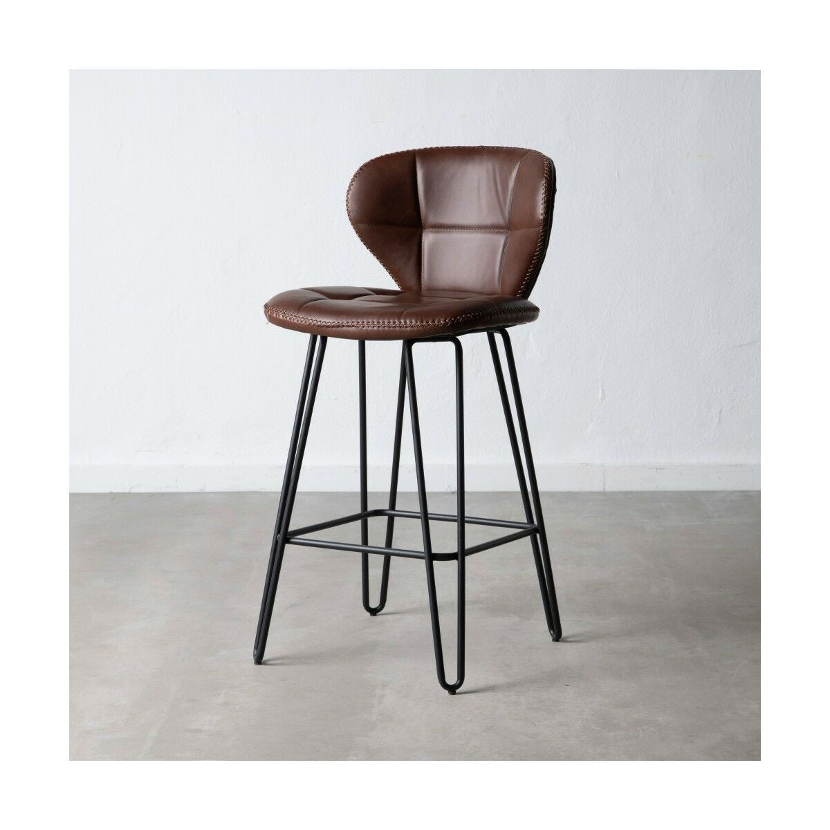 Camel Stool in Leather with Black Metal Legs (45 x 48,5 x 95 cm)