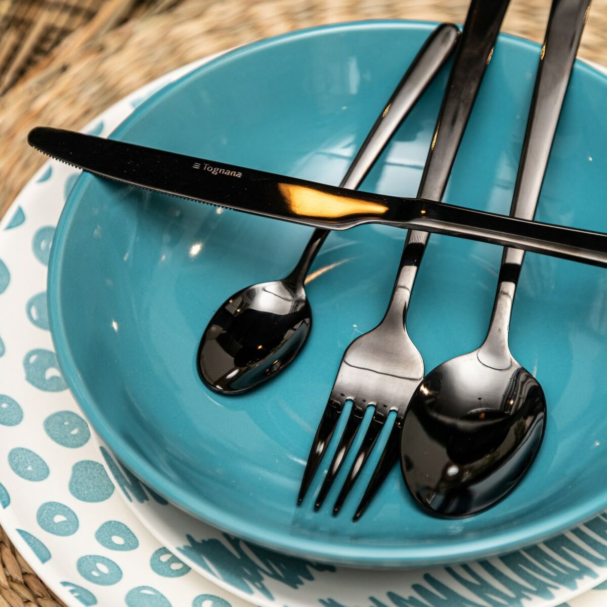 Black Cutlery in Stainless Steel (24 Pieces)