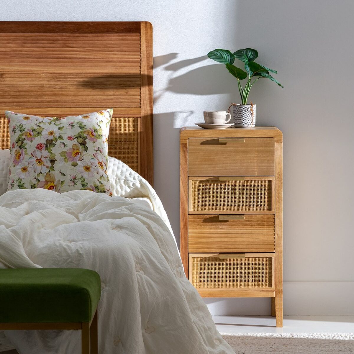 Bedside Table in Paolownia Wood and Rattan with 5 Drawers and Golden Handles (40 x 30 x 77,5 cm)