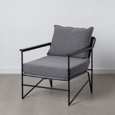 Grauer Sessel mit schwarzen Metallbeinen (69 x 79 x 82 cm)