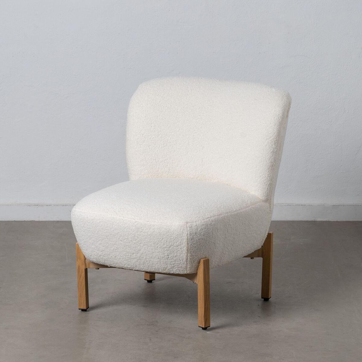 White Armchair with Metal Legs and Wood Finish (62 x 75 x 74 cm)