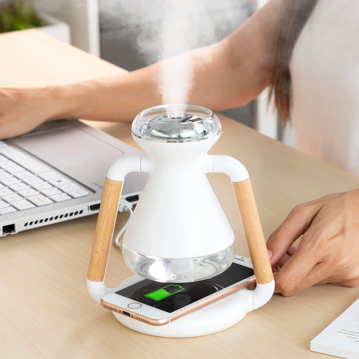 3-in-1 Wireless Charger, Aroma Diffuser and Humidifier InnovaGoods